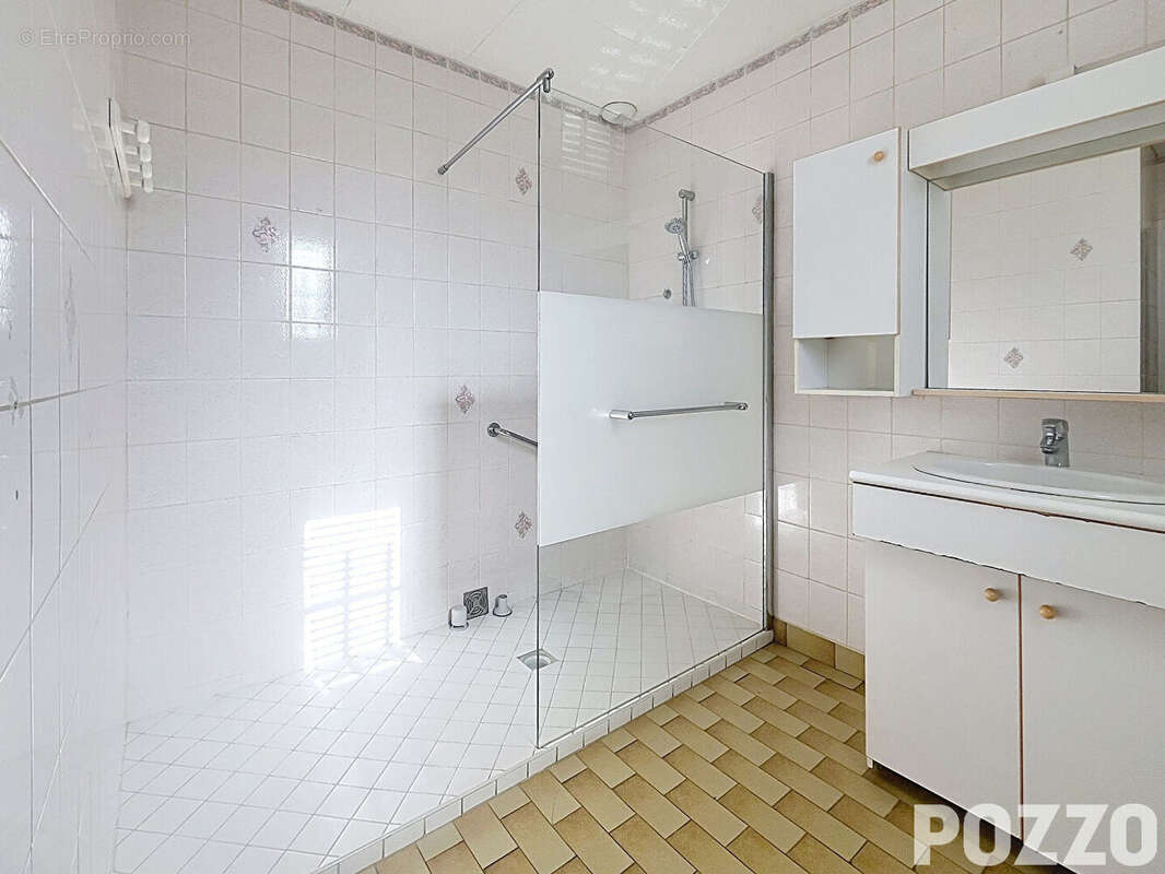 A Vendre  Maison  de plain pied  à Saint Martin Des Entrees (14400) - photo 10