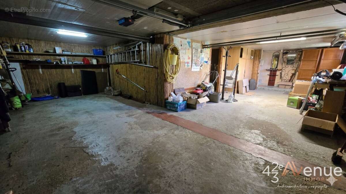 Maison à SAINT-GENEST-LERPT