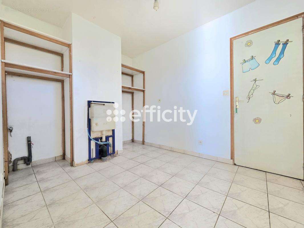 Maison 143 m² à Courtillers  - photo 7
