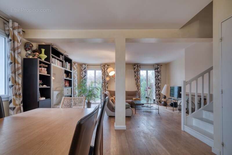 Maison à VOISINS-LE-BRETONNEUX