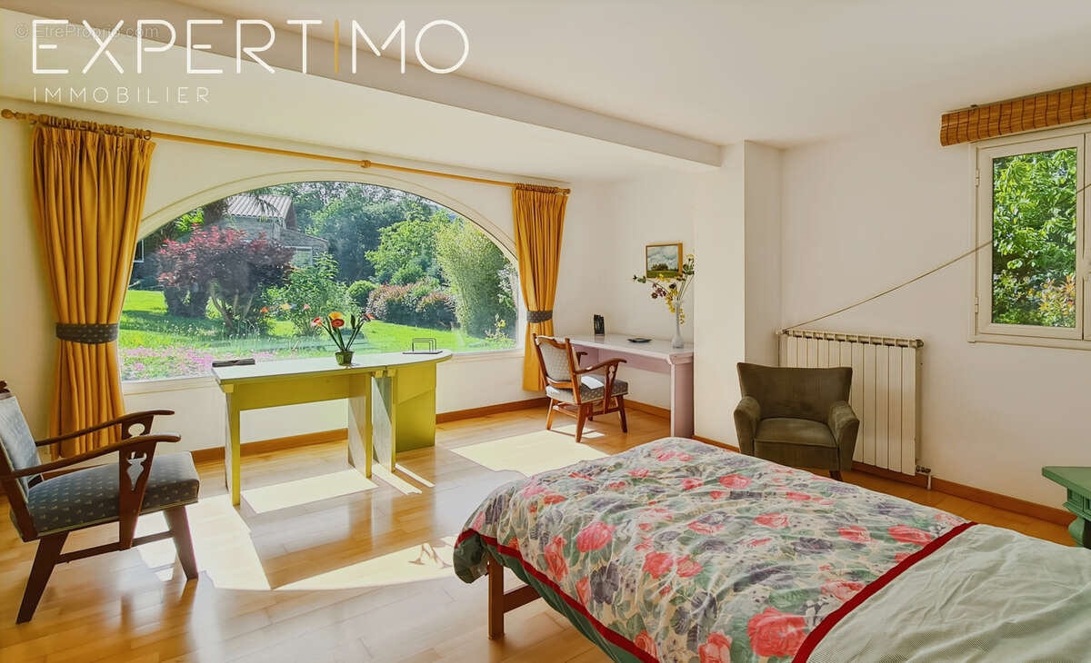 Propriété comprenant deux maisons dont une avec piscine intérieure chauffée - photo 14