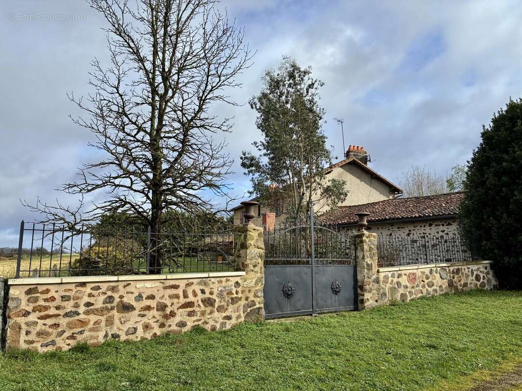 Maison à AVAILLES-LIMOUZINE