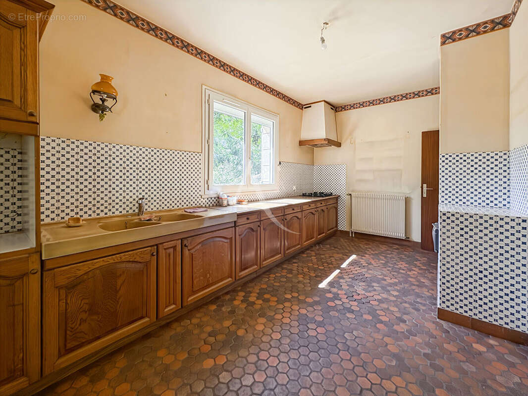 Propriété à Auvers-Saint-Georges - jardin paysagé, beaux espaces, sous-sol total - photo 7