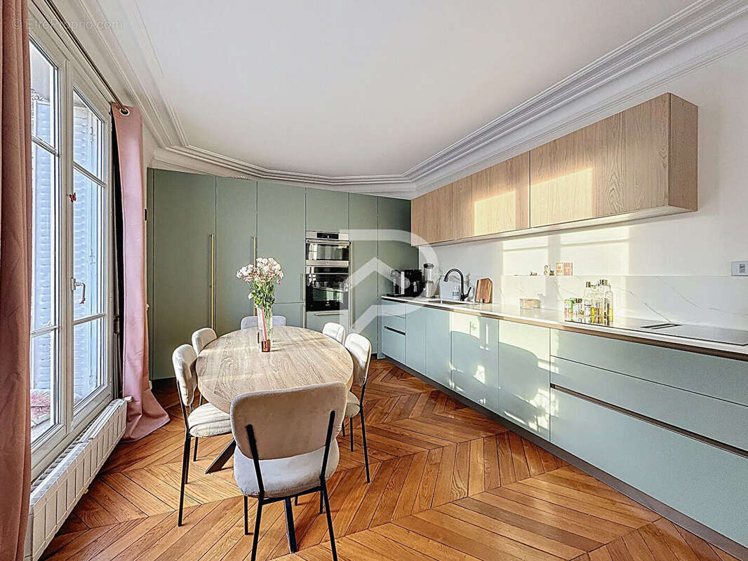 Appartement à COURBEVOIE