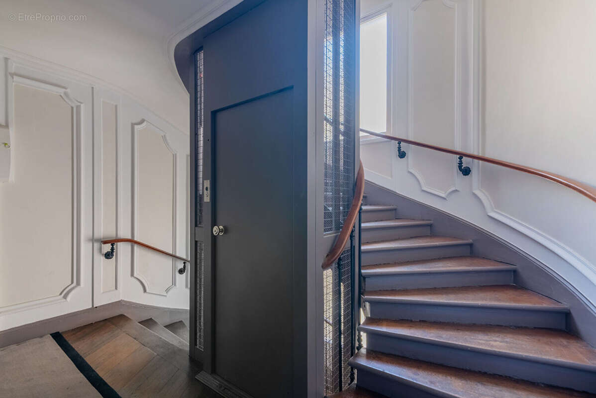 Appartement à PARIS-8E