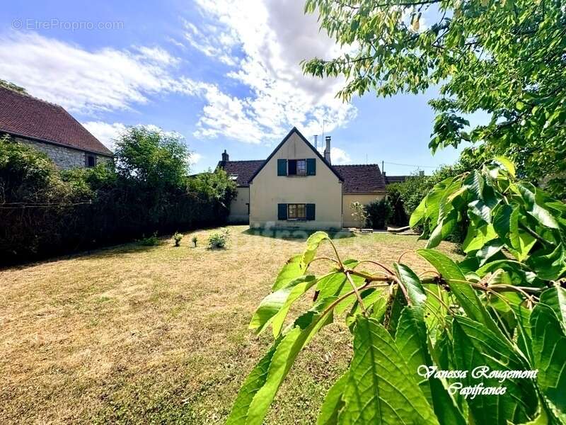 Maison familiale de 140 m² avec jardin arboré et dépendance – Poilly-sur-Tholon - photo 13