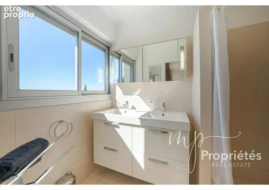 A VENDRE LE LAVANDOU AIGUEBELLE Charmante villa 192m² vue mer, piscine, garage - photo 8