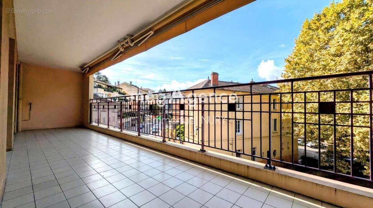 Appartement à CHARBONNIERES-LES-BAINS