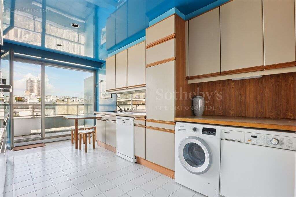 Appartement à PARIS-16E