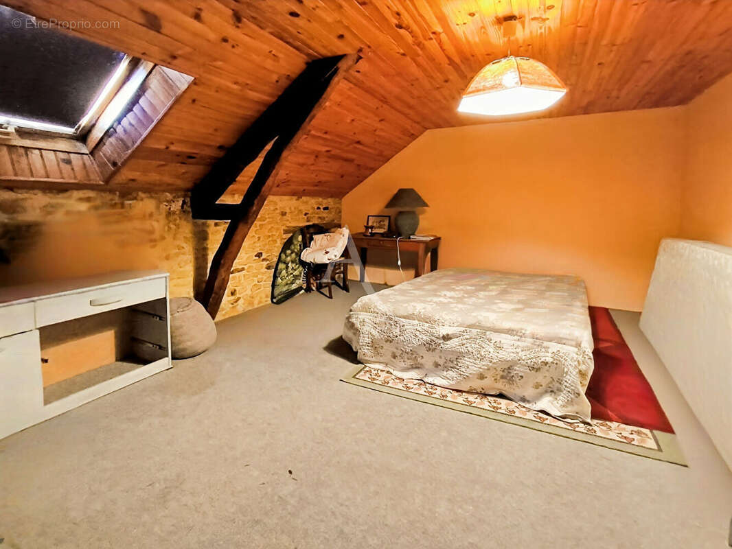 Corps de ferme: Maison en pierre 130m², parcelles de 5ha + granges - photo 14
