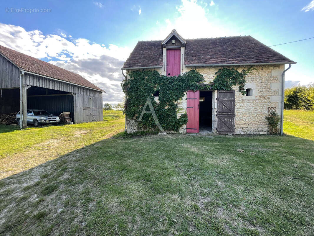 Maison à NOUANS-LES-FONTAINES