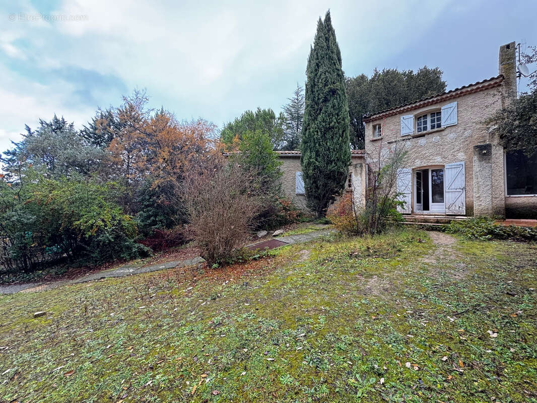 Maison à CHATEAUNEUF-LE-ROUGE