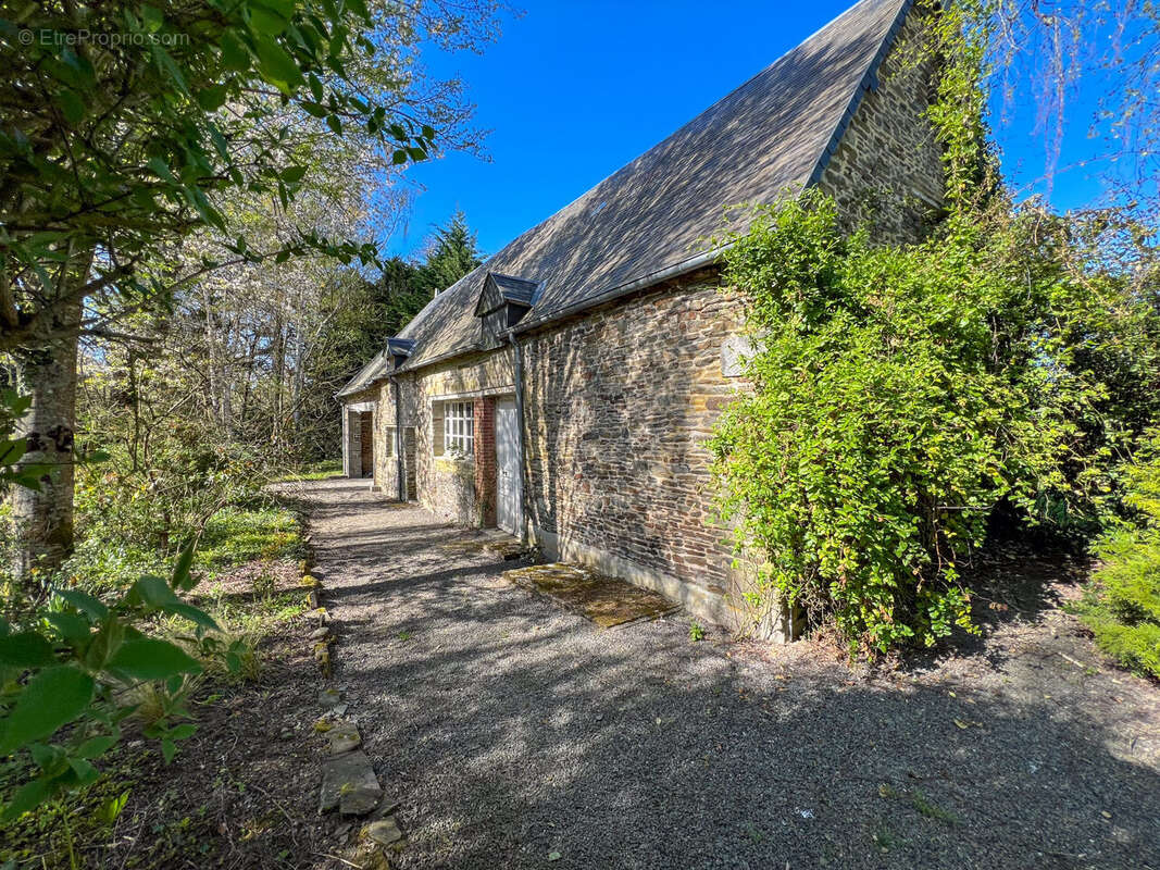 Maison à SAINT-PIERRE-DU-REGARD