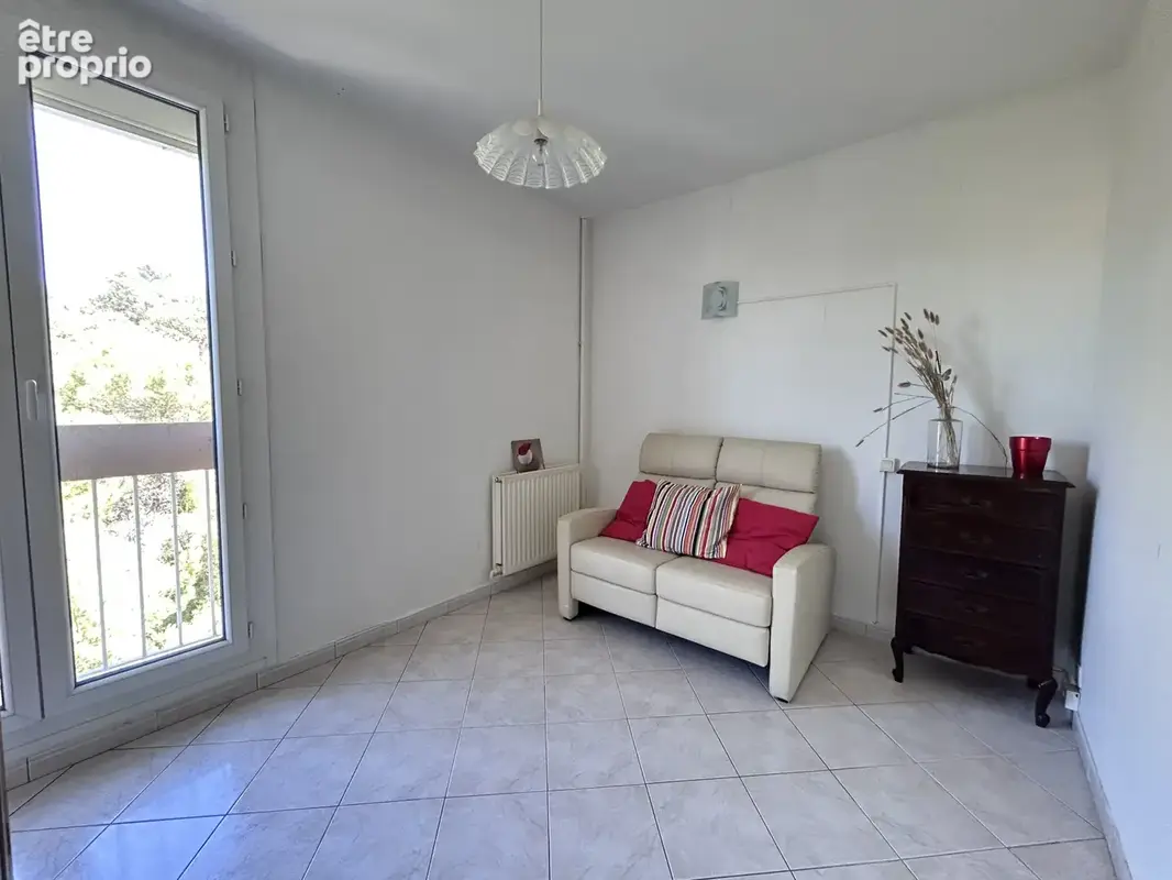 T4 traversant lumineux avec balcon champ fleuri 13014 - photo 11