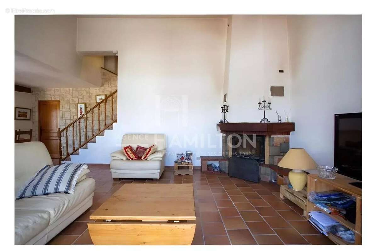 Maison à VALBONNE
