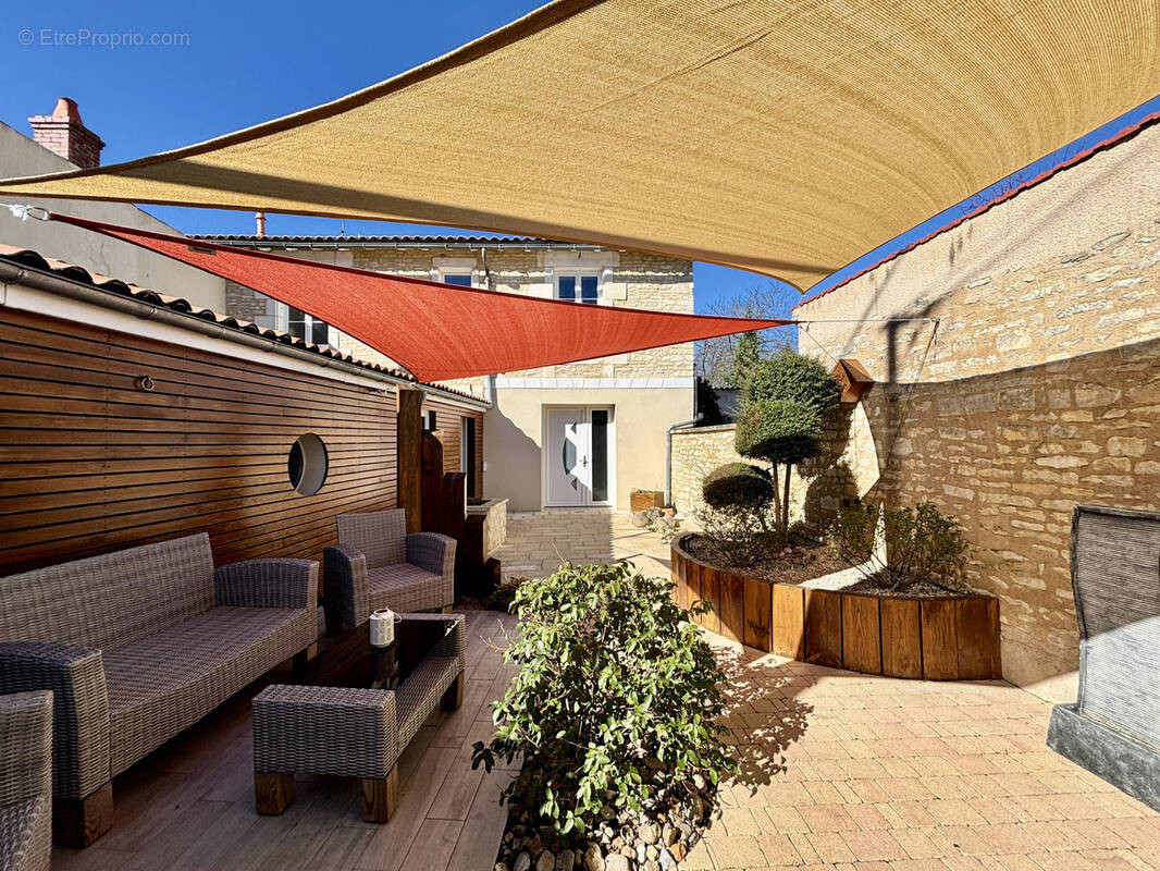 Maison à NEUVILLE-DE-POITOU