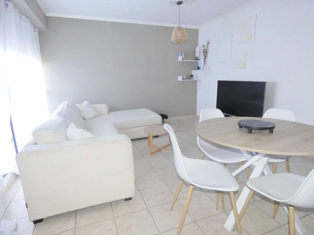 PONTOISE - APPARTEMENT 4 pces - 81 m2 - Cave - Place parking - - photo 2