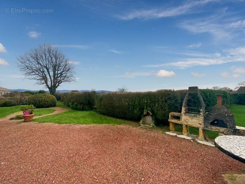 Maison à vendre 5 pièces LIGNY EN BRIONNAIS (71) - 119 m² - 3 chambres - terrain 1075 m² - photo 4