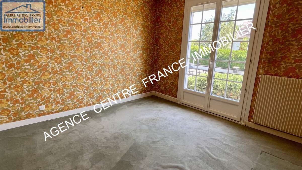 Maison à LA CHAPELLE-SAINT-URSIN