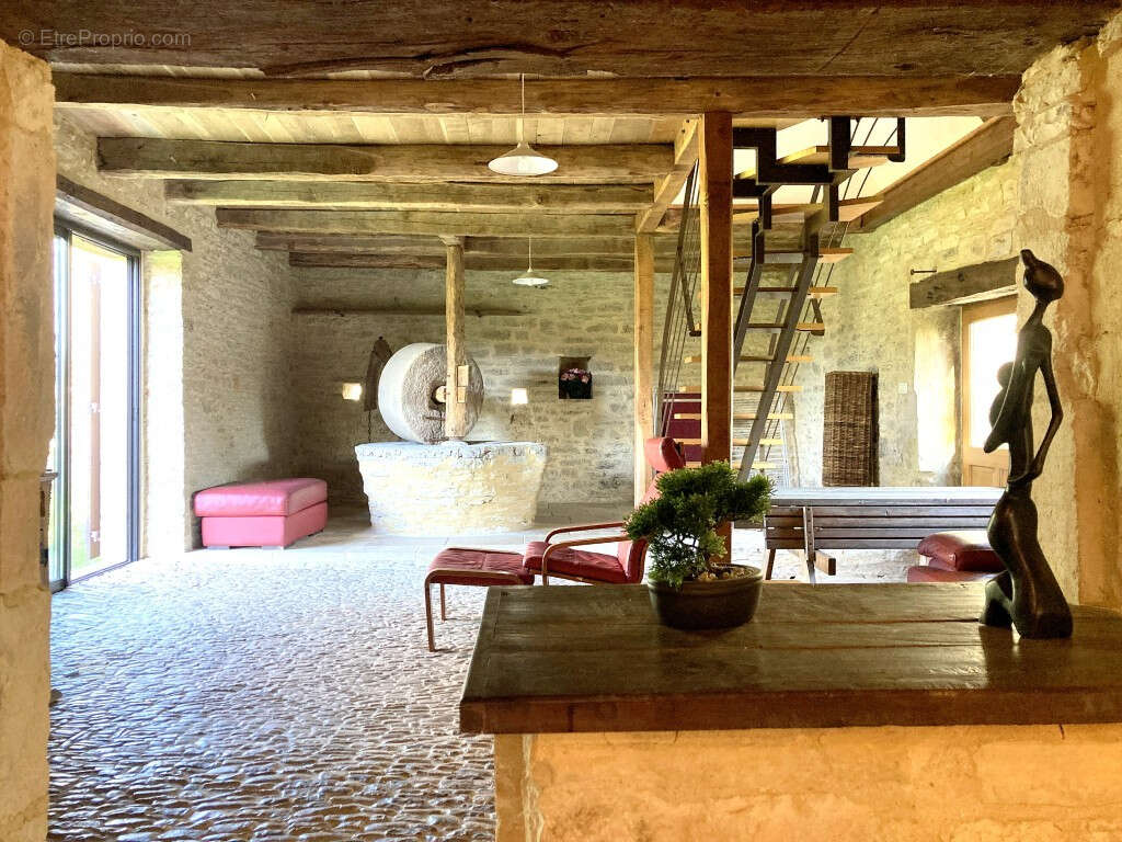 Propriété en pierre - 2 maisons indépendantes, piscine, dépendances, terrain de près d'1 Hectare - Catus - photo 14