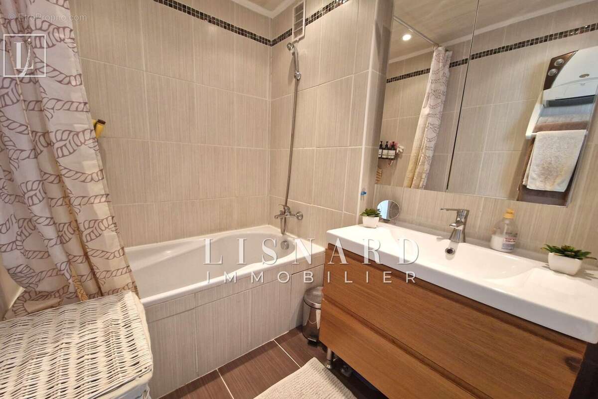 Appartement à VALLAURIS