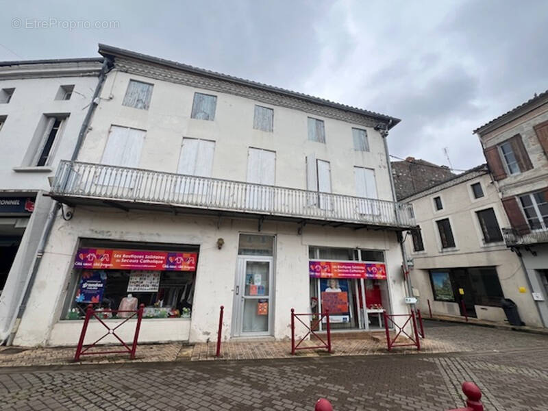 Immeuble de rapport au coeur de Clairac - photo 1