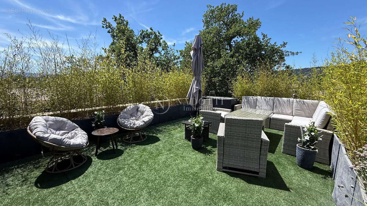 Gordes, superbe villa au coeur des chènes vert sur 1763 m² de terrain clos - photo 9