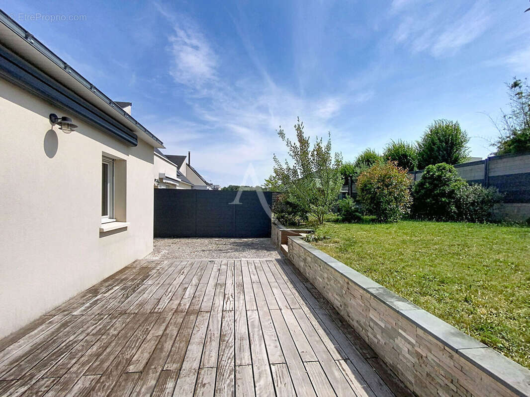 Maison à MONTREUIL-JUIGNE