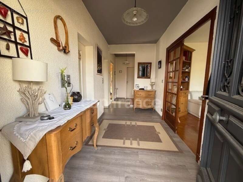 Superbe villa en position dominante - photo 7