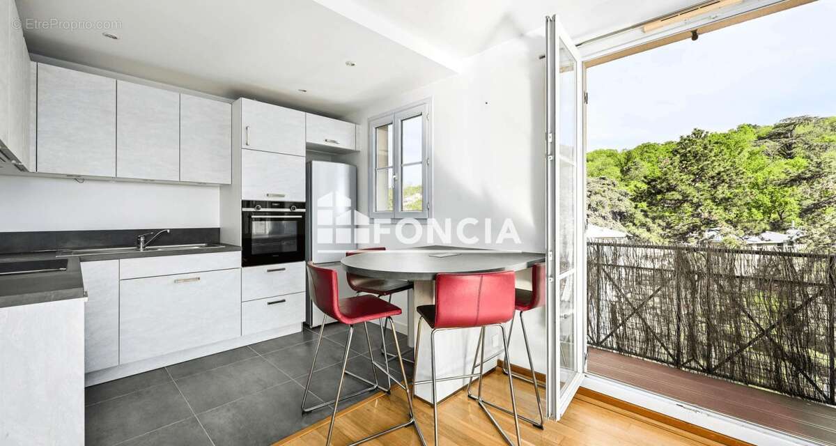 Appartement à LE PLESSIS-ROBINSON