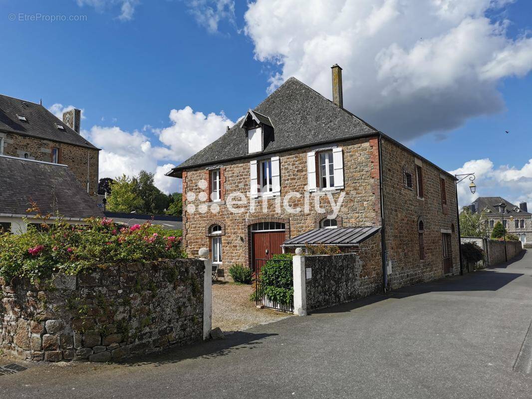 Maison à SAINT-SEVER-CALVADOS