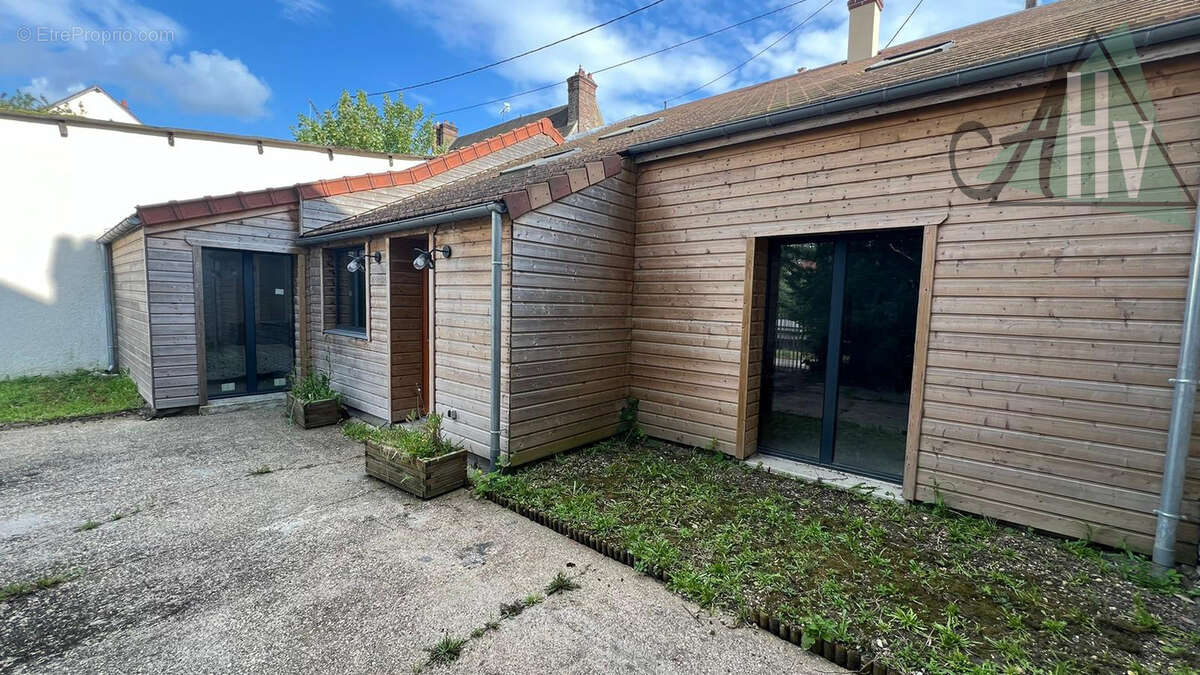 Maison à MONTEREAU-FAULT-YONNE