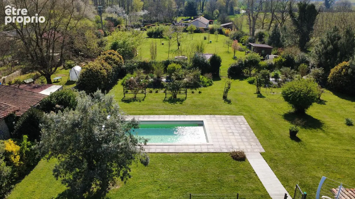 Maison 10 pièces 298 m² à vendre à Vaux (86700) - photo 2