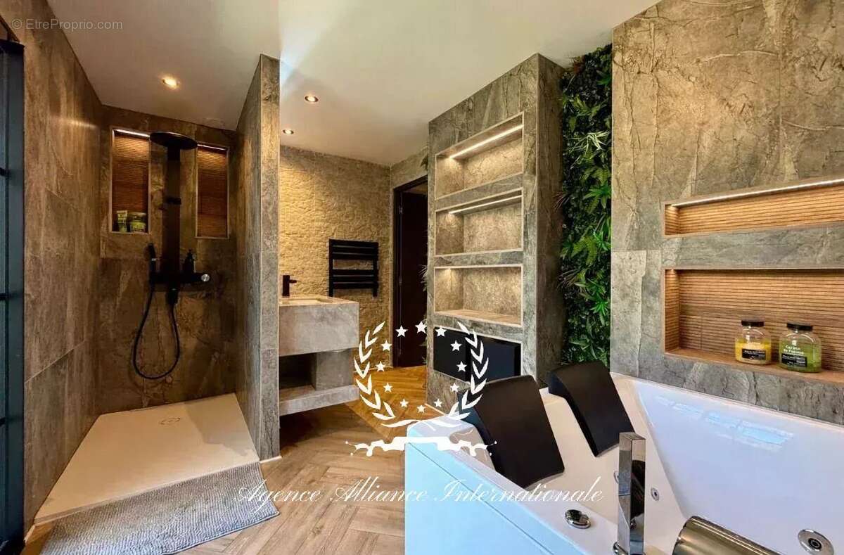 Appartement à LE LUC