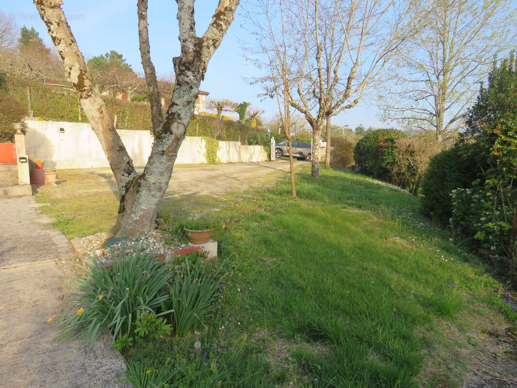 Maison à NOTRE-DAME-DE-SANILHAC