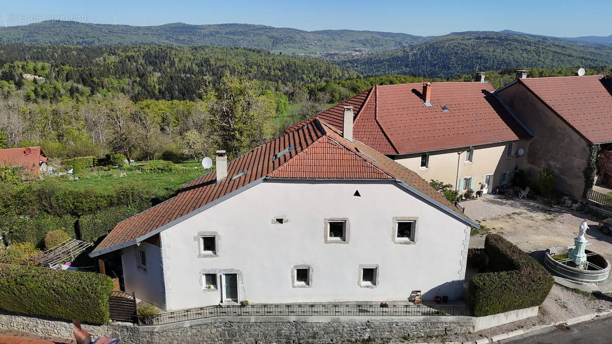 Maison à LALLEYRIAT
