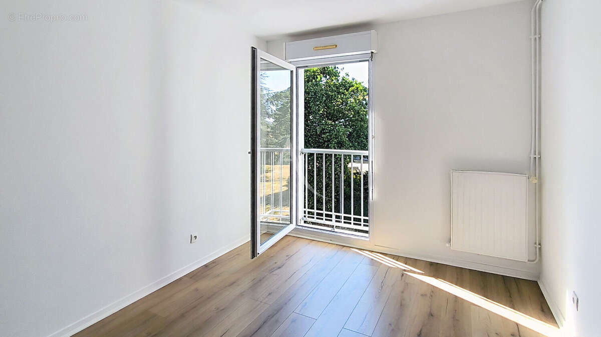 Appartement  traversant Saint Barthelemy d'Anjou 5 pièce(s) 90 m2 - photo 6