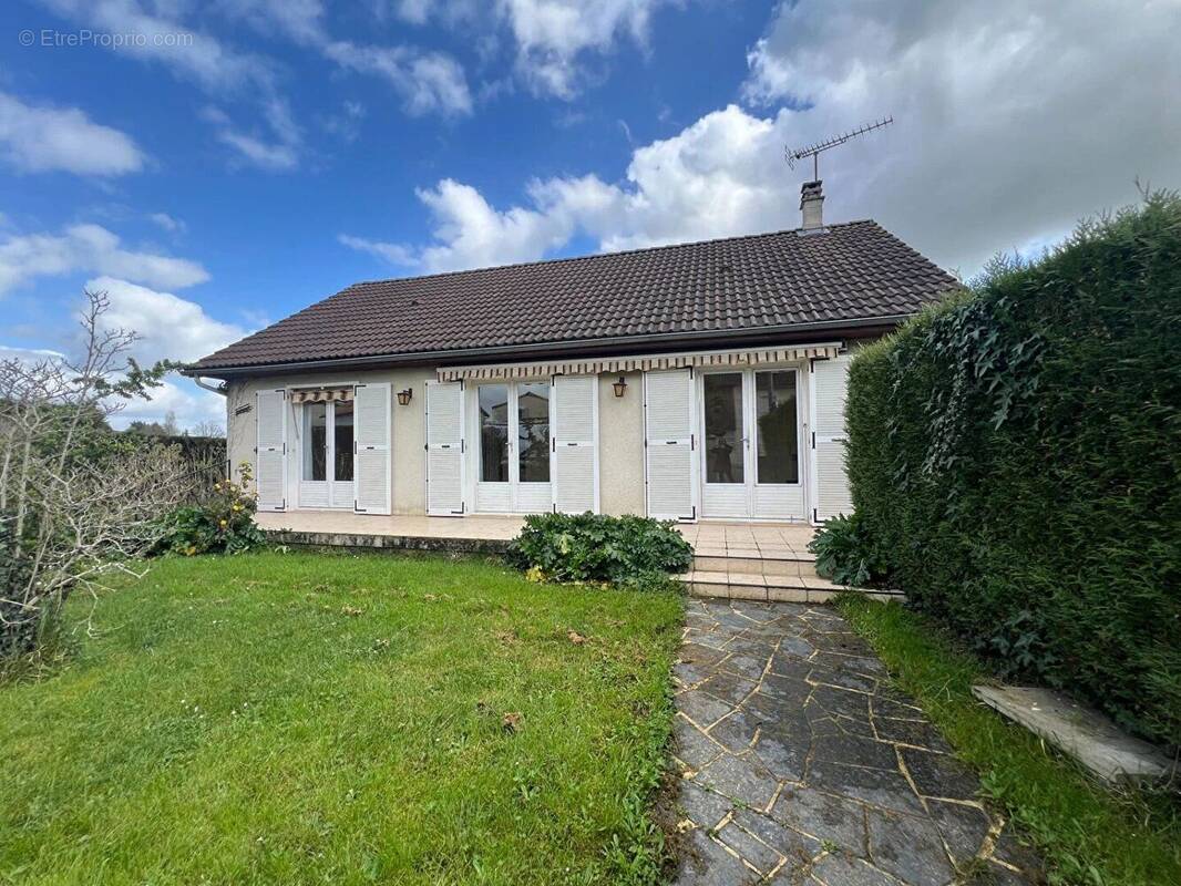 Maison à NIEUIL-L'ESPOIR