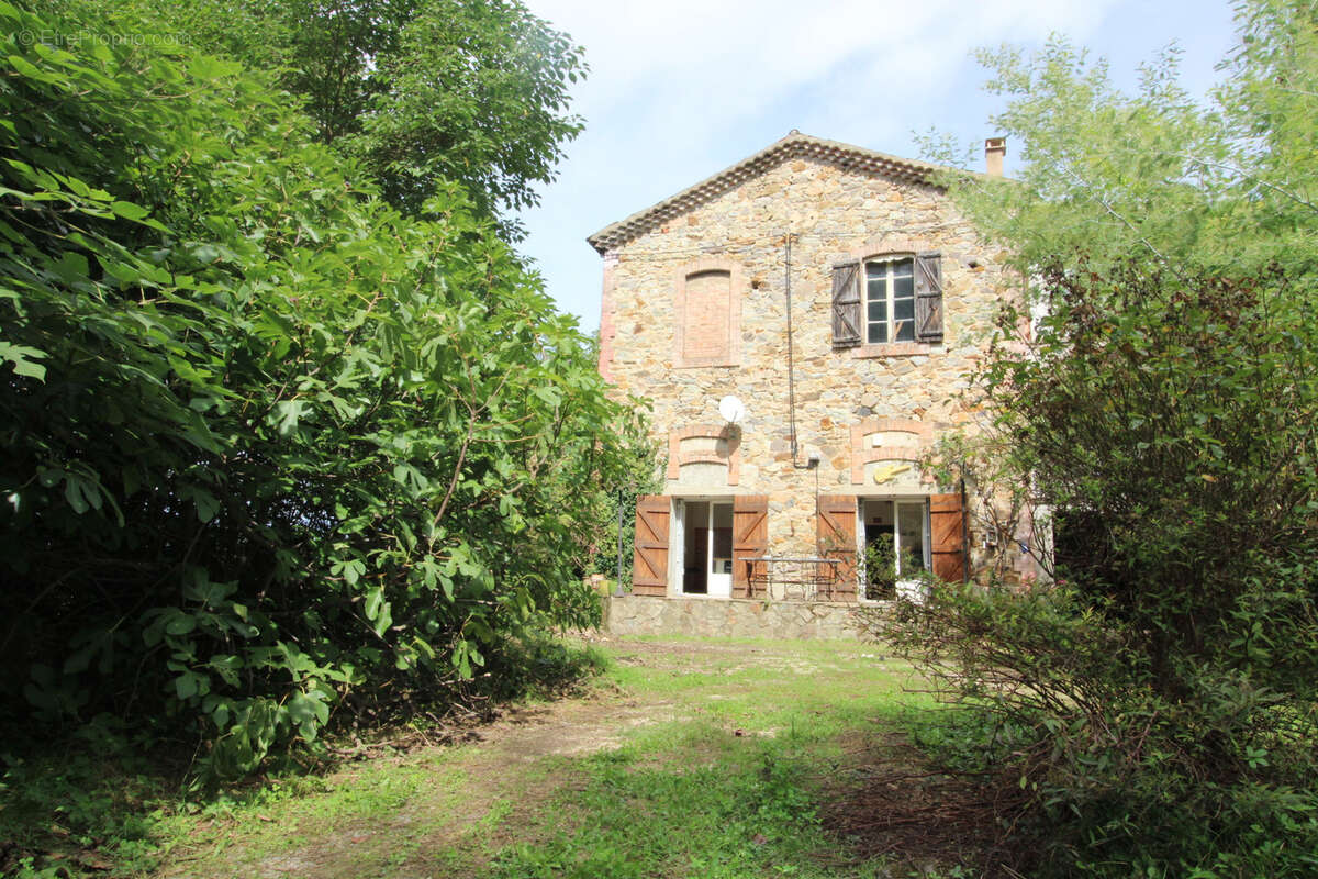 Maison de caractere d'un volume 333 m2  + dependance 86 m2. - photo 14