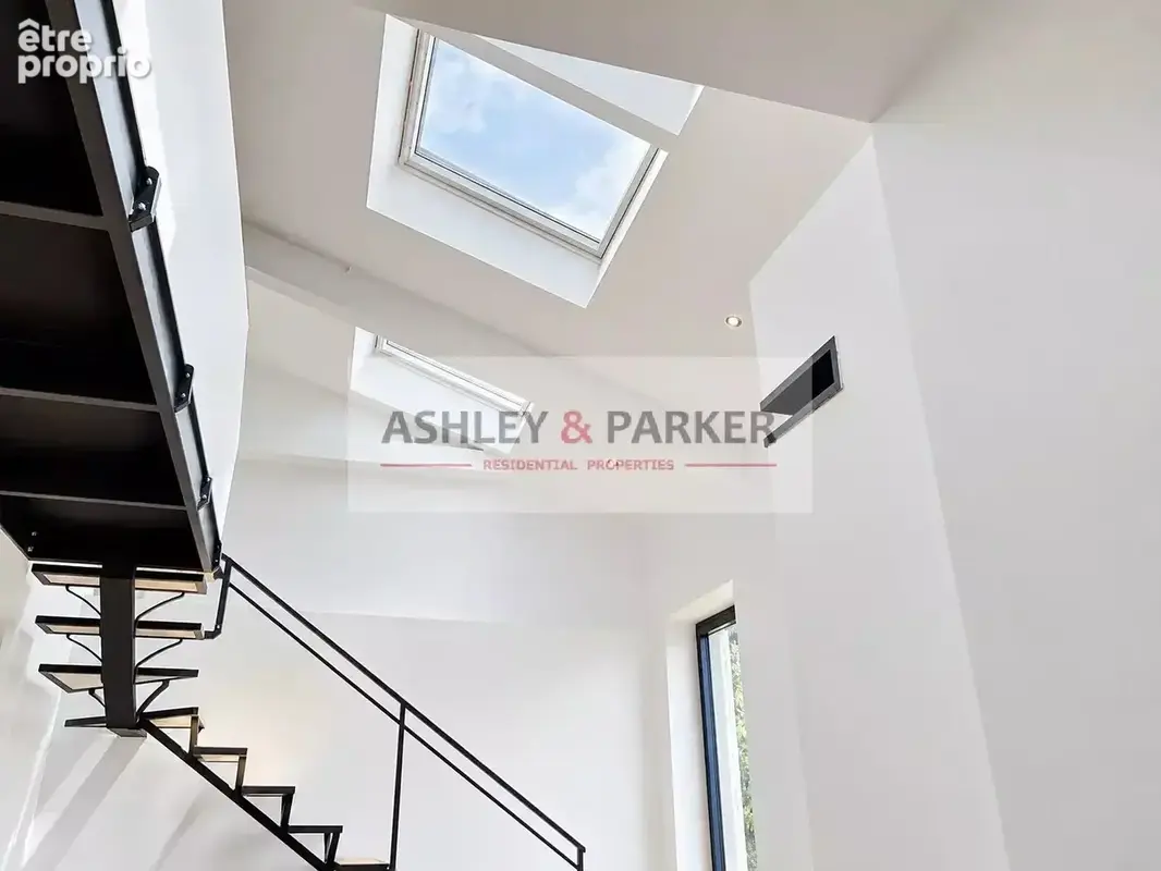 NICE GAIRAUT – VILLA LAETITIA – Appartement 4 pièces de caractère avec volumes, mezzanine, vue verdure et extérieur à aménager - photo 18