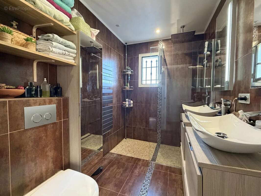 Maison à SAINT-LAURENT-DU-VAR