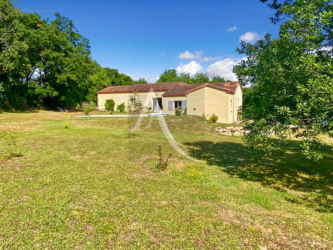 Maison à MONTAIGU-DE-QUERCY