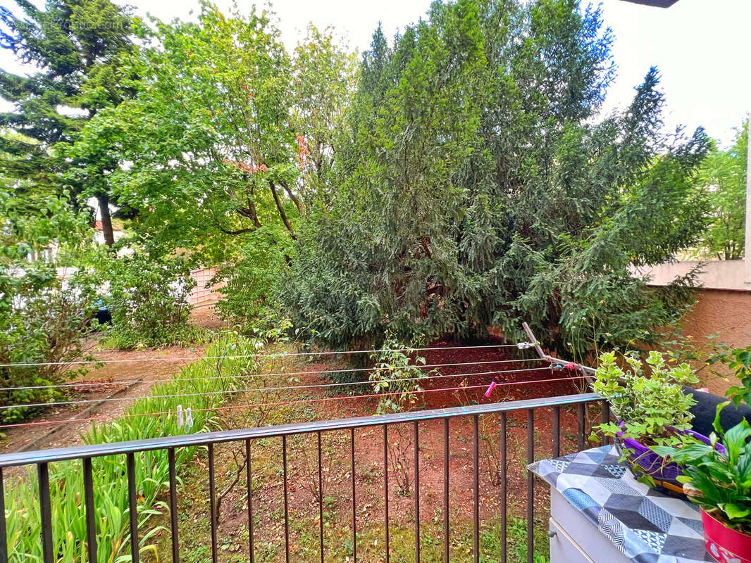 Appartement à PIERRE-BENITE