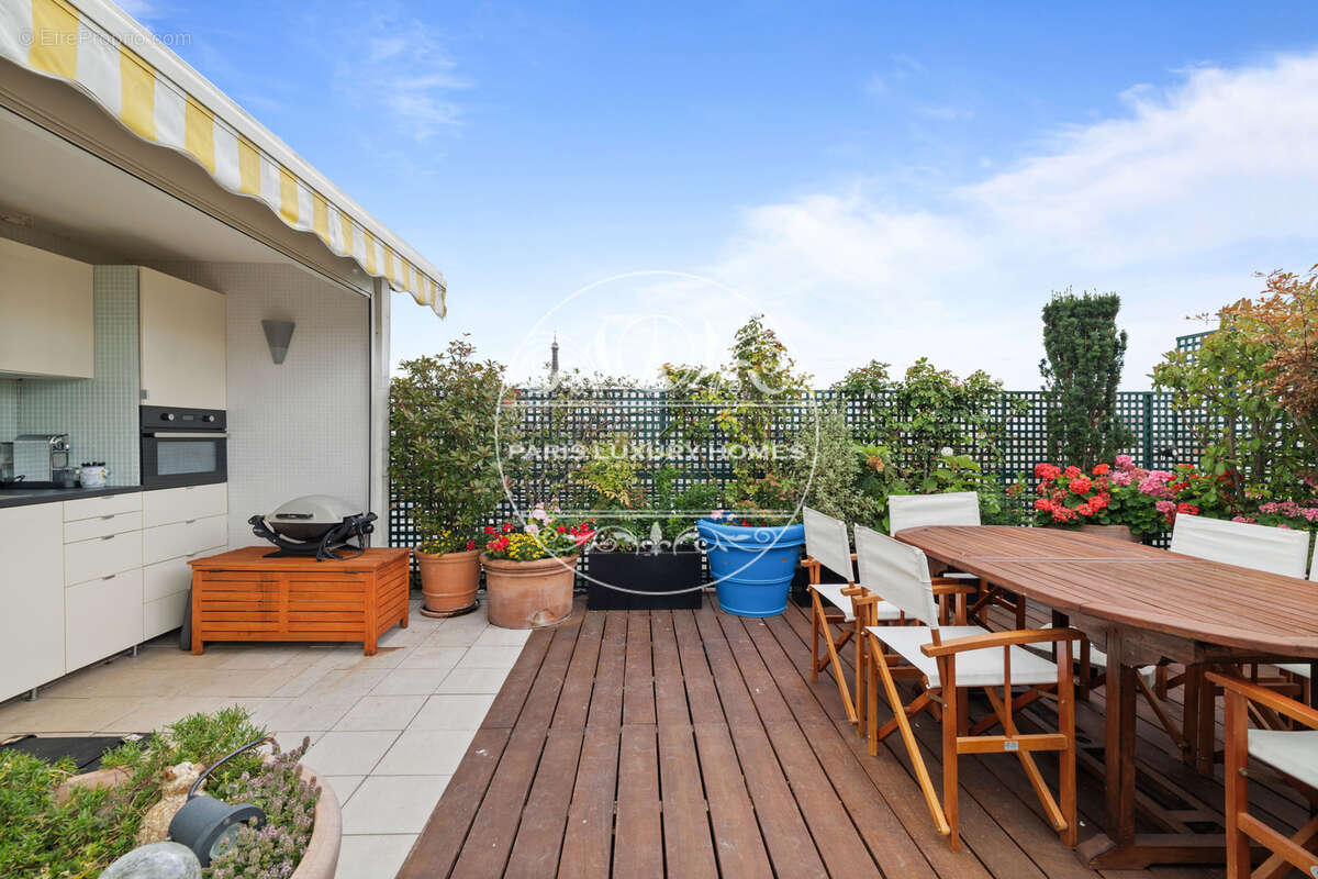 Appartement à PARIS-16E