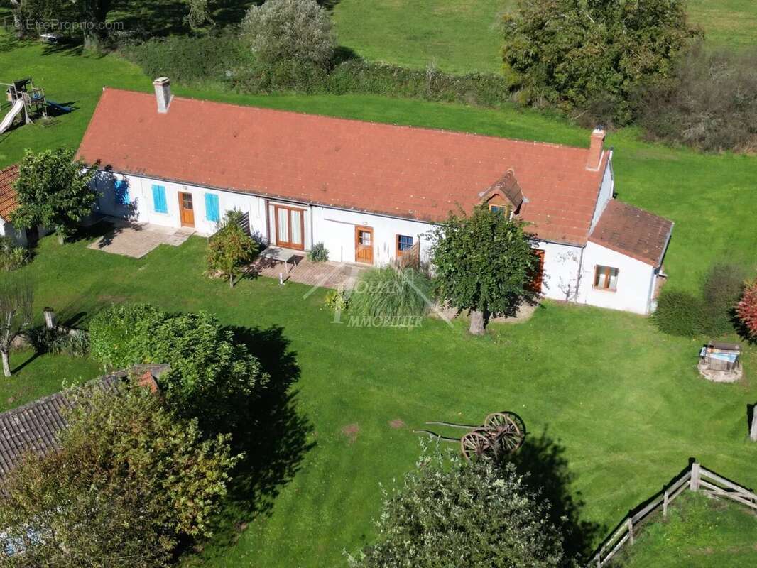 Maison à SAINT-BONNET-TRONCAIS