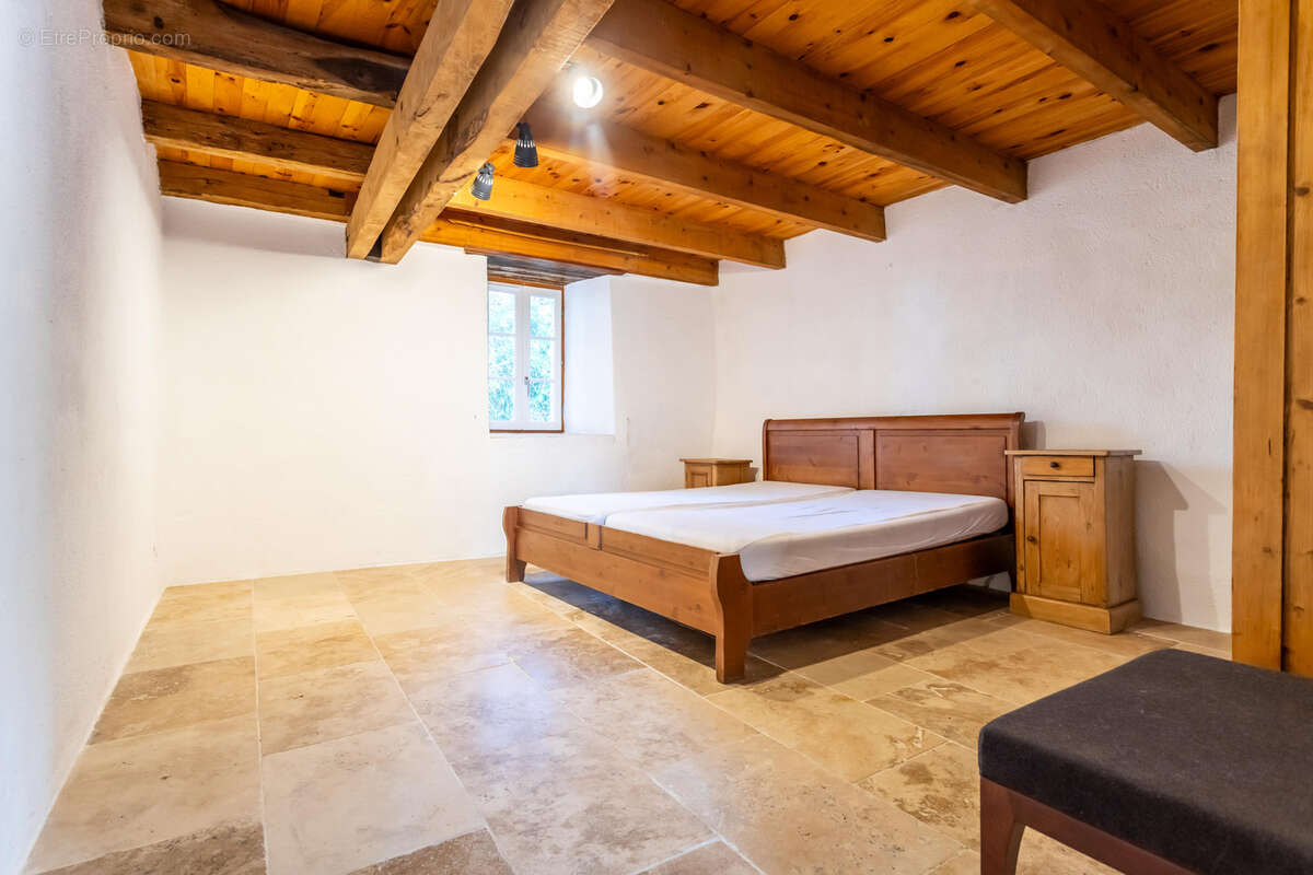 Maison de campagne avec annexe, piscine et dépendance - photo 29
