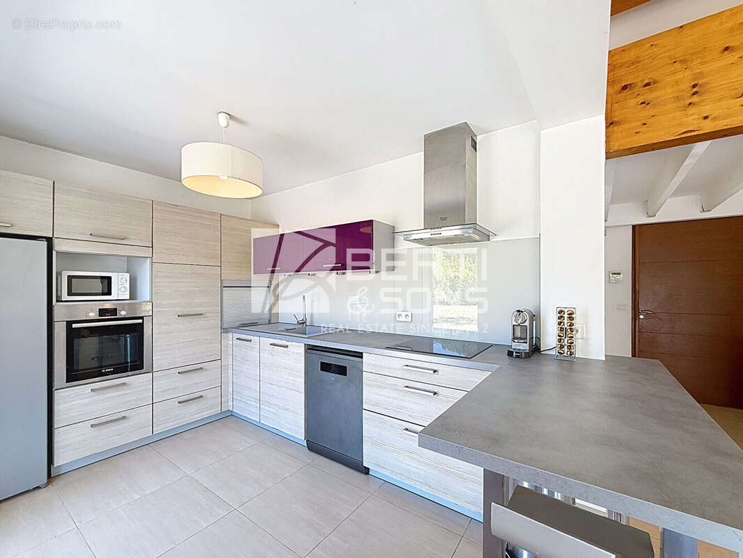 Maison à CHATEAUNEUF-GRASSE