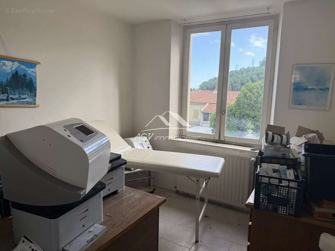 Commerce à SAINT-MARTIN-DE-VALGALGUES