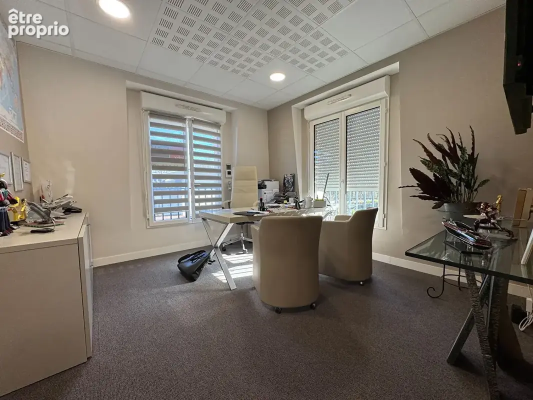Bureaux 52 m2 - 5mn de Chantilly - photo 3