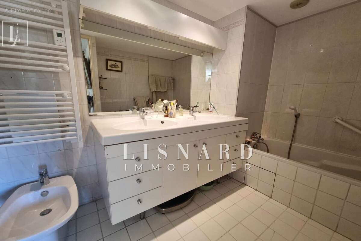 Appartement à VALLAURIS